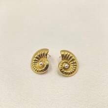 1 Pair Vintage Minimalist Gold Plated Stainless Steel Pearl Decor Conch Shape Stud Earrings, Suitable For Women Wearing On Beach Or Vacation, Pink