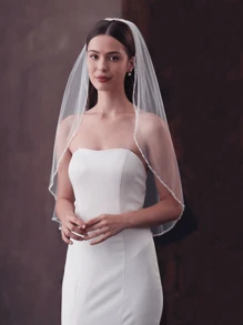 Véu de noiva de camada única, sofisticado, com aplicações de cristais, ideal para cerimônias de casamento, ensaios fotográficos e como acessório perfeito para o Dia dos Namorados.