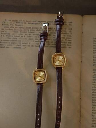 1pc New Vintage French Style Engraved Gold Square Small Dial Women's Watch, Fashion Minimalist Elegant Luxury Petite Waterproof Coffee Leather Strap Classic Quartz Ladies Wrist Watch Suitable For Daily Wear, Parties And Other Occasions