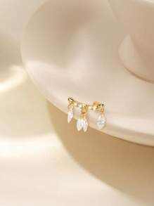 1 pièce Boucle d'oreille étoile et lune à pompons superposés pour femmes | Bijou hypoallergénique en argent sterling 925 | Boucle d'oreille clou de style de luxe, légère pour un port quotidien, soirée, mariage | Cadeau de Ramadan