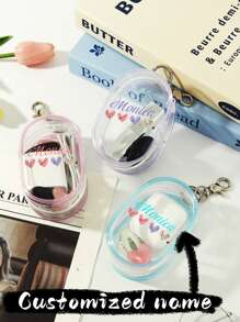 Ce sac de rangement ovale personnalisé avec un nom est un cadeau parfait pour la Fête des mères, avec un motif en forme de cœur. Mignon et minimaliste dans sa conception, avec une fermeture éclair, il est fabriqué en PVC transparent et imperméable, offrant une grande capacité et une portabilité pour un rangement multifonctionnel.
