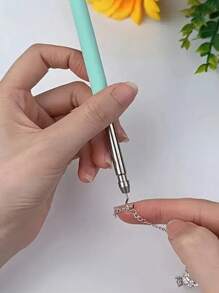 1 Piece Of Stainless Steel Bracelet Wearing Aid, Odorless, Battery Free - Simple Jewelry And Necklace Hook Wearing Tool, Fashionable Metal Accessories, Simple Beauty And Personal Care Styling Tool(Long/Short Scalable)