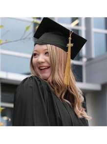 1件毕业纯色流苏，配金色日期吊饰。每个流苏都配有一个年份吊饰，让您自豪地展示您取得成就的具体年份。纯色流苏是完美的配饰，可为您的造型锦上添花，也是您成功的永恒纪念。多种颜色可选。(2025) - 彩色 - 查看 3