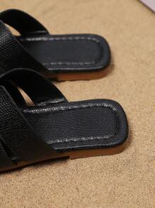 1 双加大码黑色幼儿/小女孩平底凉鞋，纯色 PU 拼接交叉带设计，露趾，时尚优雅可爱的罗马凉鞋适合 3-12 岁女孩，日常休闲、派对、海滩、春夏新款 2025（请订购大一码，因为它偏小） - 黑色 - 查看 8