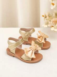 1 par de zapatos suaves con diseño de material de espejo, decoración de lazo y flor, apropiados para caminar y uso diario casual de niñas pequeñas, aplicables para primavera, verano, otoño e invierno