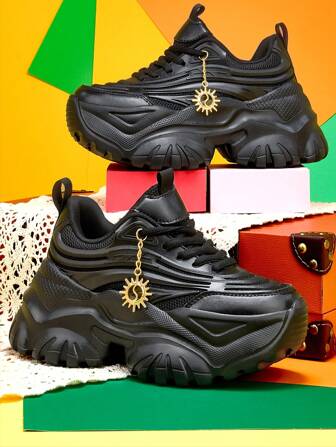 女士时尚高台休闲运动鞋，黑色厚底高跟鞋配金属向日葵链装饰，透气网眼面料夏季运动鞋，超轻软底减震运动鞋，圆头系带休闲鞋，适合日常、健身、办公室、户外、秋冬季，防滑，6cm厚台