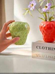 1 Stück Mini süße Erdbeere geformte Vase, handbemalte dekorative Harz Vase für Zuhause, Restaurant Tischdekoration und Hydrokultur Pflanzen, bestes Valentinstag Geschenk Heim Dekoration Raum Dekoration Blumenvase Glasvase