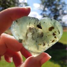 1pc Asymmetric Prehnite Heart - Polished Grape Stone - Suitable For Home Decoration, Table Decoration - Excellent Choice For Collectors - Perfect Gift For Festivals