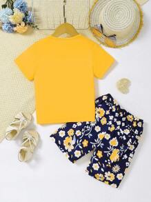 Set de 2 piezas de shorts y camiseta de manga corta para niñas con estampado de gafas y flores, apropiado para niñas de 3 a 7 años