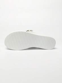 Women's Comfortable Casual Fashion Platform Flip Flops With Side Buckle Decoration, Thick Sole, Suitable For Daily Wear, Vacation, Goes Well With Dresses And Pants, Lightweight And Elegant - White - View 11