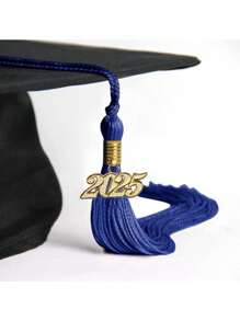 1件毕业纯色流苏，配金色日期吊饰。每个流苏都配有一个年份吊饰，让您自豪地展示您取得成就的具体年份。纯色流苏是完美的配饰，可为您的造型锦上添花，也是您成功的永恒纪念。多种颜色可选。(2025) - 彩色 - 查看 13
