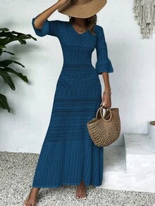 优雅女士时尚休闲V领长袖针织连衣裙，纯白色夏季海滩度假风，简约复古硬币设计，修身镂空剪裁，随机印花图案，适合返校季、秋冬季女装，圣诞节、感恩节和新年长款派对礼服