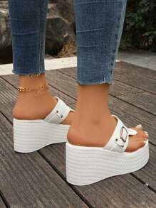 Women's Comfortable Casual Fashion Platform Flip Flops With Side Buckle Decoration, Thick Sole, Suitable For Daily Wear, Vacation, Goes Well With Dresses And Pants, Lightweight And Elegant - White - View 8