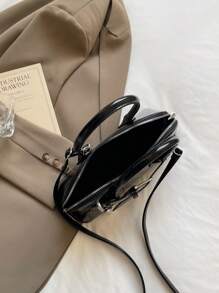 1pc Heart Shaped Belt Buckle Handbag Shoulder Bag, Versatile Fashion Women Crossbody Messenger Bag, Suitable For Daily Commuting