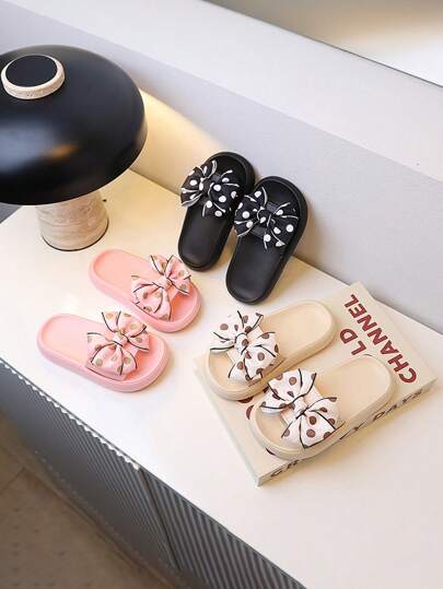 女孩可爱蝴蝶结装饰一脚蹬拖鞋软底鞋，舒适适合室内和室外/沙滩穿着，公主风格，夏季