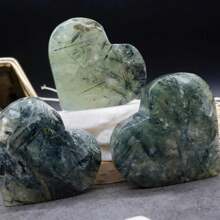 1pc Asymmetric Prehnite Heart - Polished Grape Stone - Suitable For Home Decoration, Table Decoration - Excellent Choice For Collectors - Perfect Gift For Festivals