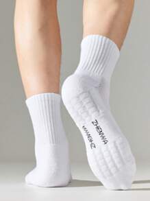 20 paires de chaussettes simples de couleur unie pour hommes, avec un coussin en éponge américaine plus épais, absorbant l'humidité, convenant pour le port quotidien, la course et les sports. Également disponibles dans des designs de couple.