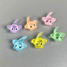 6 件可拆卸装饰塑料饰钉，镂空木屐鞋的迷人图案，轻巧精美的 DIY 配件