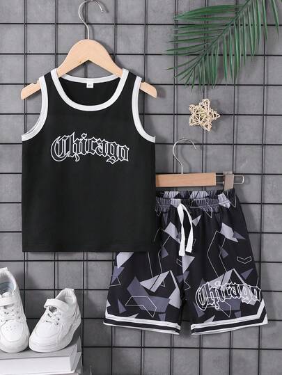 Set de 2 piezas para niño joven con parte superior de cuello redondo sin mangas con eslogan impreso y pantalones cortos, apropiado para usar en verano, al aire libre, ocio, deportes, uso diario y escuela