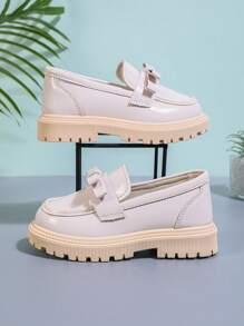 1 Pair Ivory Toddler/Girls' Simple Shiny Leather Princess Flats, Soft & Comfortable Thick Insole Round Toe Non-Slip Increased Height Fashion Loafers, Suitable For 3-15 Years Old Girls For Party, Dance, Daily Casual, Vacation, Spring/Autumn New