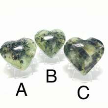 1pc Asymmetric Prehnite Heart - Polished Grape Stone - Suitable For Home Decoration, Table Decoration - Excellent Choice For Collectors - Perfect Gift For Festivals