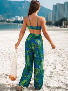 3-Piece Bikini Set With High Slit And Tropical Print, Beach Cover-Up For Summer. - Verde - Ver 3
