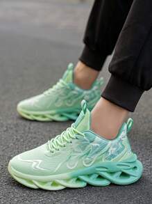 1 paire de chaussures de course décontractées et respirantes, style sport, en tricot à rayures de flamme, avec design à lacets à l'avant, pour homme