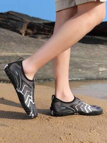 Contrast Color Striped Beach Wading Shoes, Lightweight Aqua Shoes Quick Drying Breathable Non-Slip Soft Sole, Suitable For Teens Summer Casual, Outdoor Athletics, Vacation Travel, Graduation Gifts, Birthday Accessories