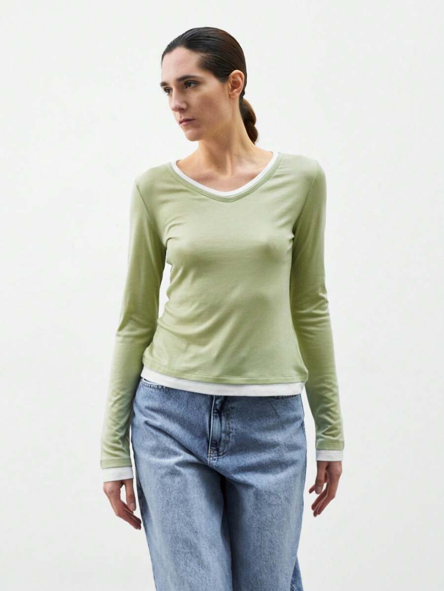 GAAMI 秋季新品简约风格二合一长袖 T 恤，撞色 V 领修身休闲打底衫，适合春秋季日常通勤