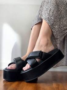 Adjustable Cross Strap Clog With Foam - Lara - 黑色 - 查看 2