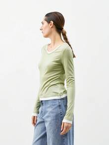 GAAMI 秋季新品简约风格二合一长袖 T 恤，撞色 V 领修身休闲打底衫，适合春秋季日常通勤