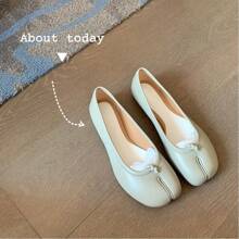 Schaffell Version ~ Soft Sole Pig Hoof Split Toe Shoes Women Made Of Genuine Leather Flat Mouth Flat Shoes Silver Mary Jane Small Leather Shoes - 白色 - 查看 1
