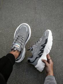 Unieke leren en mesh splicing ademende comfortabele casual dikke sneakers voor heren, dikke zool, hoogteverhogende antislip dagelijkse woon-werkverkeer outdoor sport sneakers