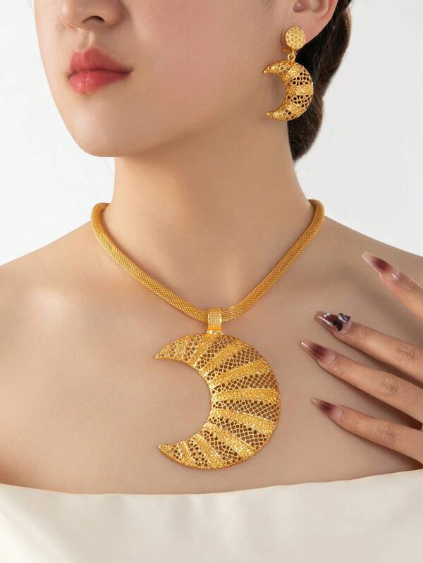 مجموعة مجوهرات للنساء بطراز دبي بطبقة من الذهب عيار 24 قيراط، طقم يتألف من قلادة بتعليقة نجمة وقمر من المملكة العربية السعودية، 3 قطع