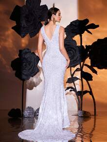White V-Neck Backless Sequin-Embellished Floor-Length Wedding Dress, Bride - White - View 6