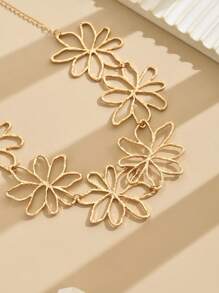 1pc Exaggerated Retro Asymmetrical Hollow Flower Choker Necklace For Women, Suitable For Any Occasion