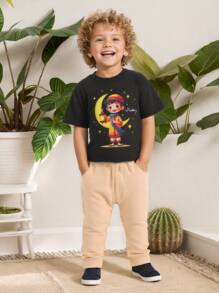 2 件套幼儿男童斋月印花短袖 T 恤和裤子套装，休闲时尚春夏 - 黑色 - 查看 2