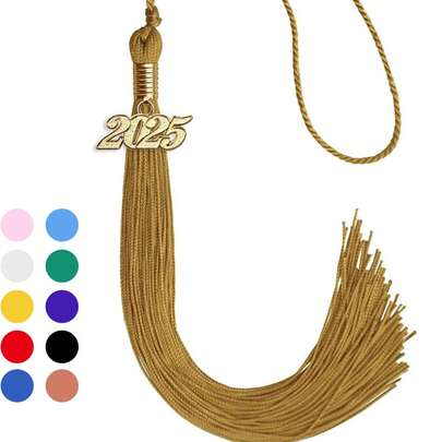 1件毕业纯色流苏，配金色日期吊饰。每个流苏都配有一个年份吊饰，让您自豪地展示您取得成就的具体年份。纯色流苏是完美的配饰，可为您的造型锦上添花，也是您成功的永恒纪念。多种颜色可选。(2025)