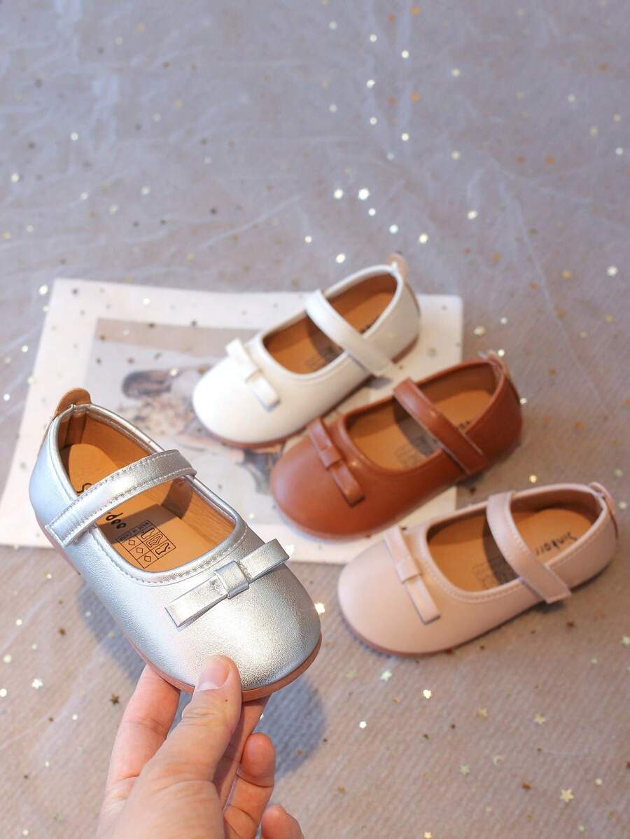 1 双新款春秋时尚简约蝴蝶结女婴鞋，幼儿钩环软底防滑舒适儿童平底鞋