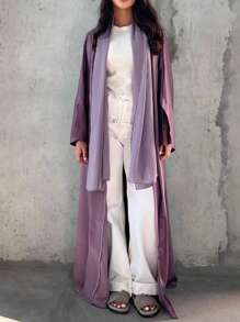 一件女士缎面连衣裙。这款优雅的连衣裙还有长款罩袍款式，适合日常穿着和特殊场合。 - 淺灰紫 - 查看 3