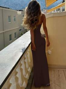 Vestido ajustado elegante y romántico de malla y encaje para una cita al atardecer en el Día de San Valentín