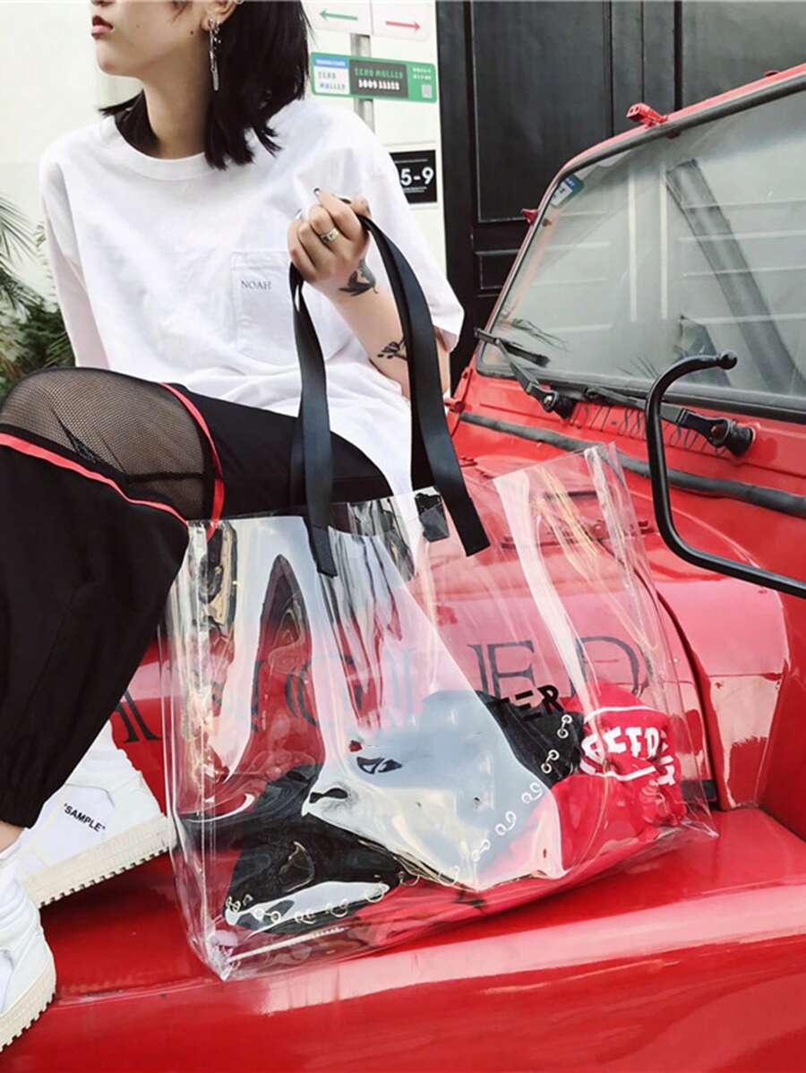 1个防水大容量透明单肩包，简约设计，PVC材质，适合旅行、海滩、运动、瑜伽、游泳等场合。