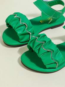 1 Pair Plus Size Green Baby/Toddler Girls Flat Sandals With PU Pleated Straps, Rhinestone Decor, Adjustable Strap Design, Round Toe For 3-16 Years Old Girls, Casual, Vacation, Daily Wear, Spring/Summer 2025