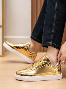 Zapatillas de moda con cordones planos dorados brillantes para hombre de talla grande, con puntera redonda adecuadas para fiestas, zapatos caminantes de PU llamativos con cordones, para primavera/verano/otoño