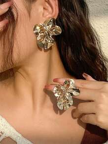 1 Pair Of Geometric Pleated Smooth Earrings, Exaggerated Vintage Elegant Asymmetrical Earrings, Suitable For Weddings, Parties And Daily Wear