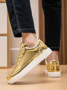 Zapatillas de moda con cordones planos dorados brillantes para hombre de talla grande, con puntera redonda adecuadas para fiestas, zapatos caminantes de PU llamativos con cordones, para primavera/verano/otoño