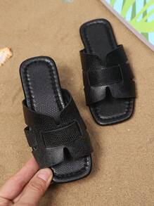 1 双加大码黑色幼儿/小女孩平底凉鞋，纯色 PU 拼接交叉带设计，露趾，时尚优雅可爱的罗马凉鞋适合 3-12 岁女孩，日常休闲、派对、海滩、春夏新款 2025（请订购大一码，因为它偏小） - 黑色 - 查看 5