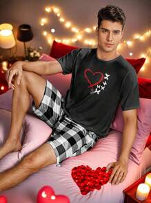 1 conjunto de pijama para hombres, que incluye 1 par de pantalones a cuadros en negro y blanco y 1 parte superior negra con estampado de "Amor y mariposa"
