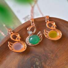 1Pc Natural Crystal Agate Inset Colorful Gem Necklace, Bohemian Style, Swan Sweater Necklace, All Hand-Carved, Male And Female Couples Fashion Necklace, Meaning Peace, Freedom, Wealth Symbol, Family Happiness, Suitable For Family Gifts, Various Holiday Party Gifts, Crystal Gifts (Random Gifts: Lanyard, Gift Box)