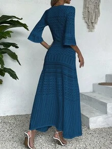 优雅女士时尚休闲V领长袖针织连衣裙，纯白色夏季海滩度假风，简约复古硬币设计，修身镂空剪裁，随机印花图案，适合返校季、秋冬季女装，圣诞节、感恩节和新年长款派对礼服